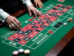 kl semarang app showing Dragon Tiger live-dealer table with push notification for upcoming match